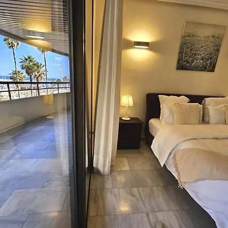 Piso Unico Sobre La Playa En El Puerto Deportivo - Pass The Keys Apartment